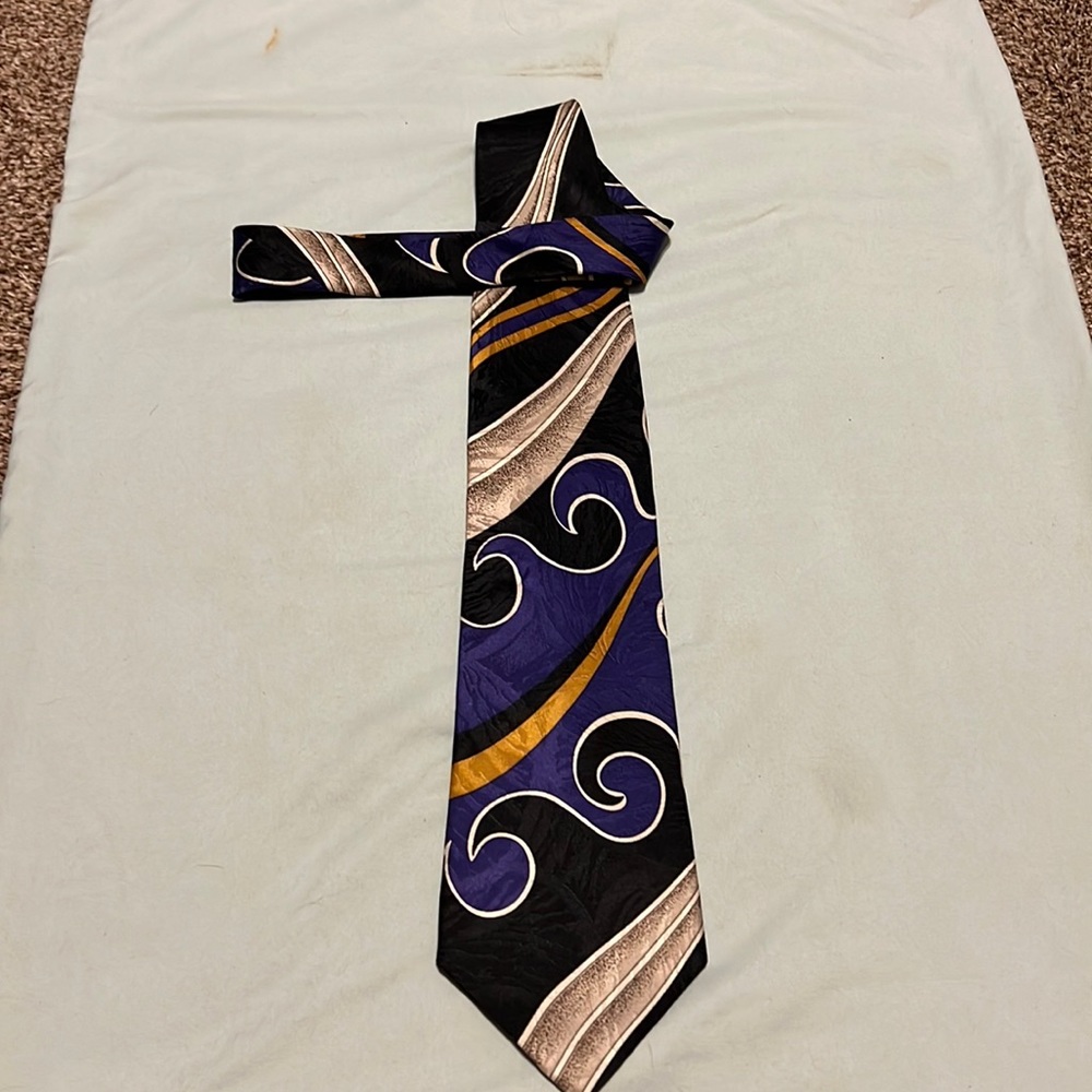 Gianno black/gold/purple abstract 100% silk neck tie
